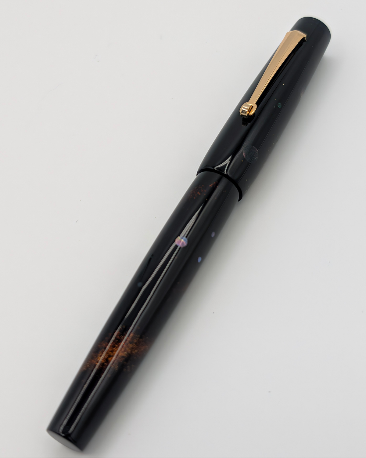 Liberum Star Shine fountain pen, capped, black natural lacquer with gold powder, mother-of-pearl inlays and a gold-tone clip