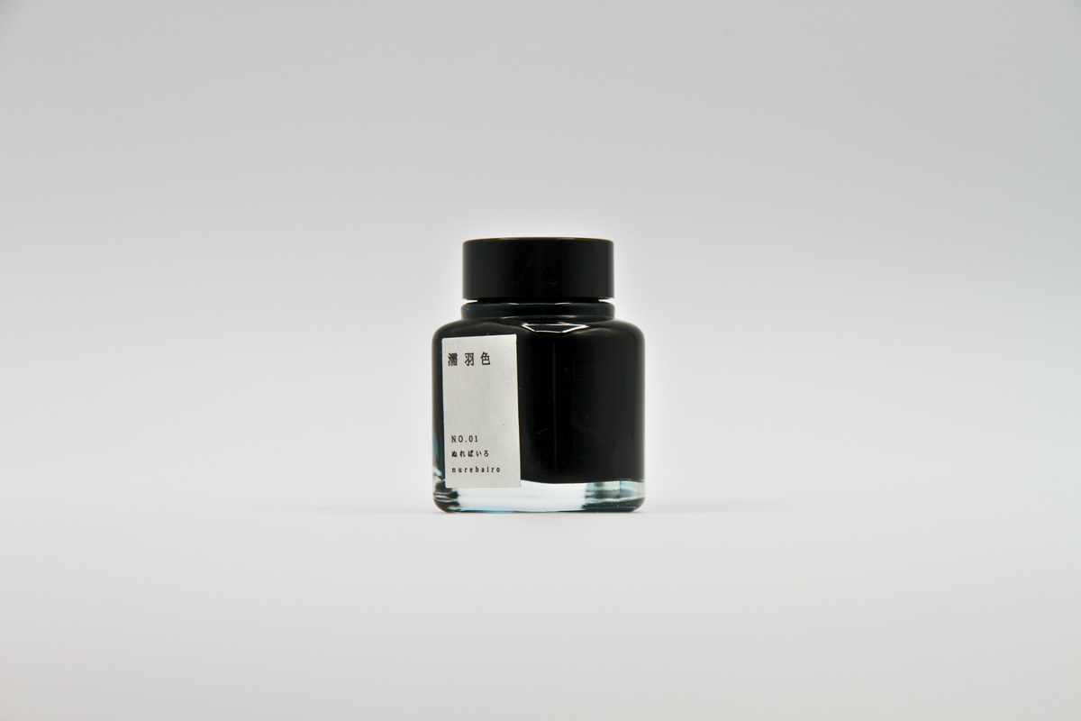 TAG Stationery Kyo No Oto Nurebairo (ぬればいろ) — Bleu-Noir Profond avec Reflet Doré-Cuivré Intense Encre pour Stylo Plume (40ml)