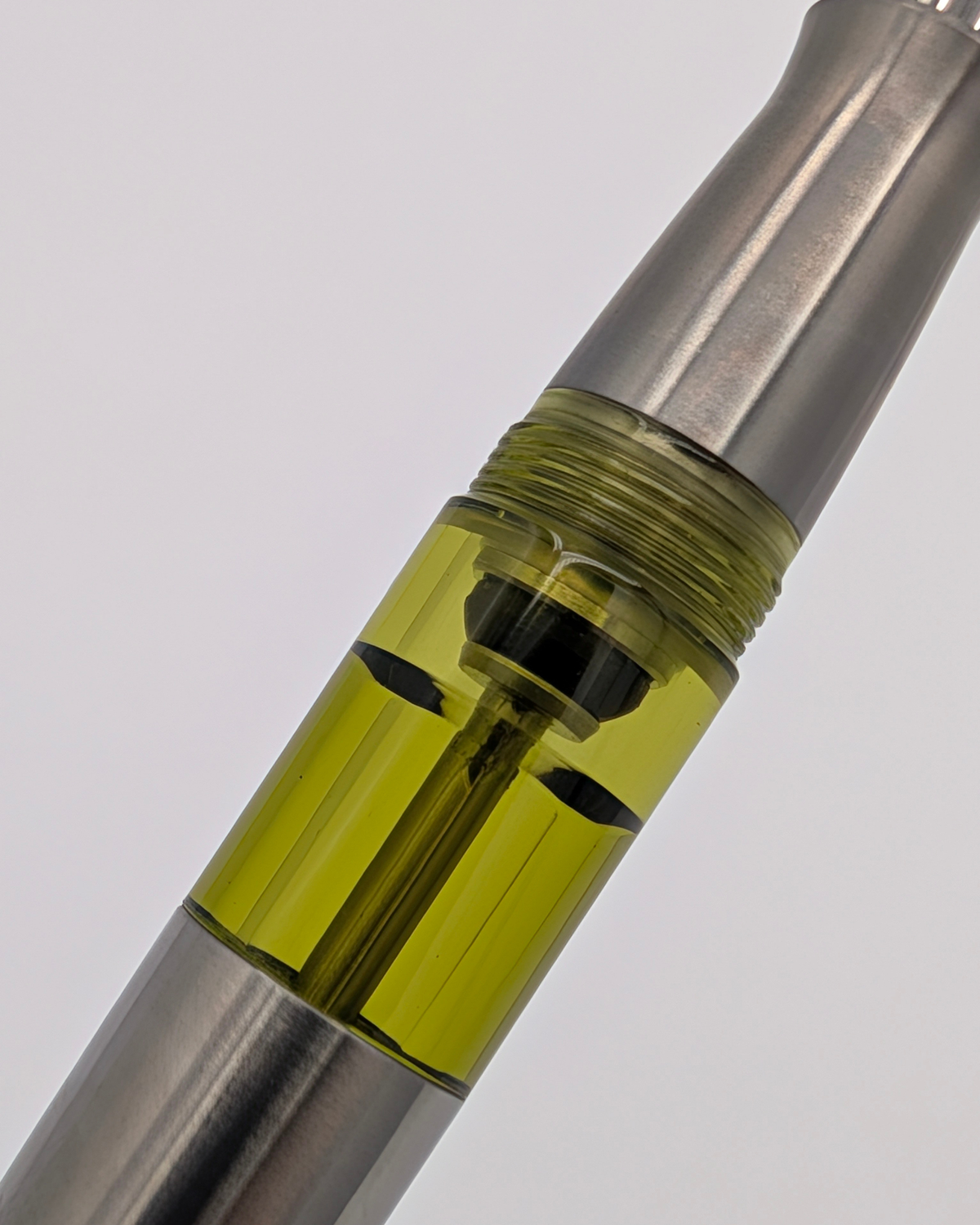 Ink window and vacuum filling plunger inside the Liberum Volucris Vac Titanium