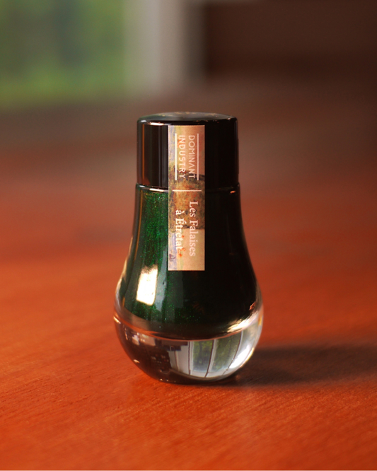 Dominant Industry Perle 028 Les Falaises à Étretat — Encre Stylo Plume Bleu-Vert Sarcelle, Paillettes Dorées (25ml)
