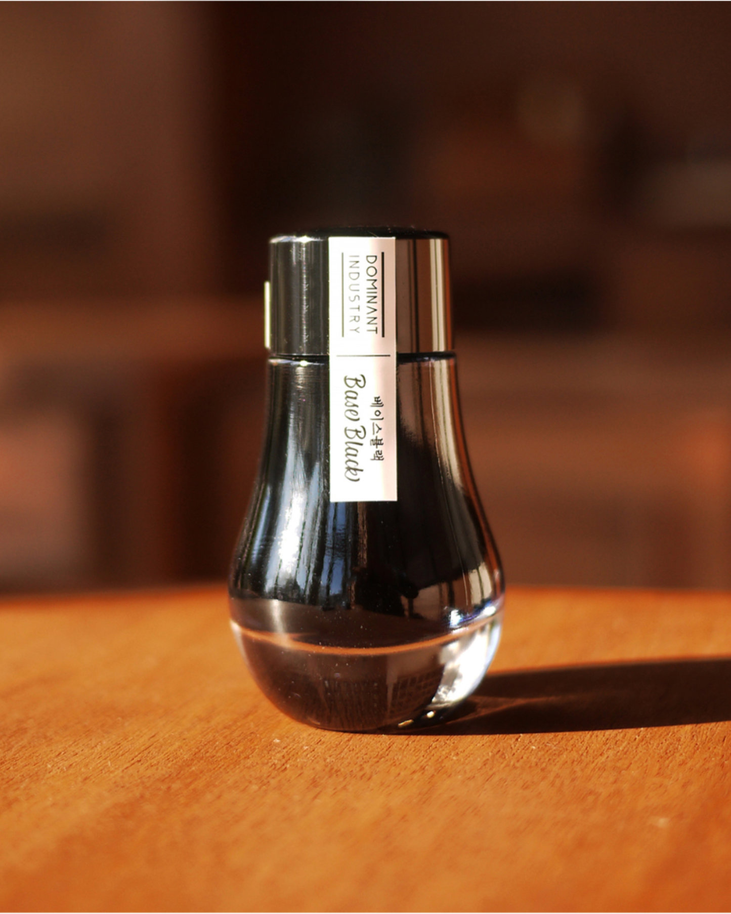 Dominant Industry Standard 100 Noir de base (Base Black) — Encre Stylo Plume Noir Profond, Reflet Noir (25ml)