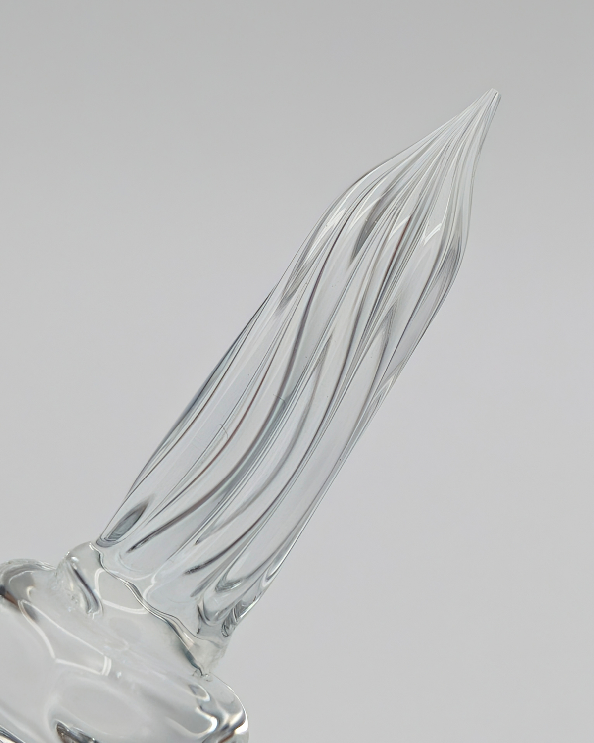 Matsubokkuri - Maki-e Hayachine Usuyukisou (White) | Glass Pen