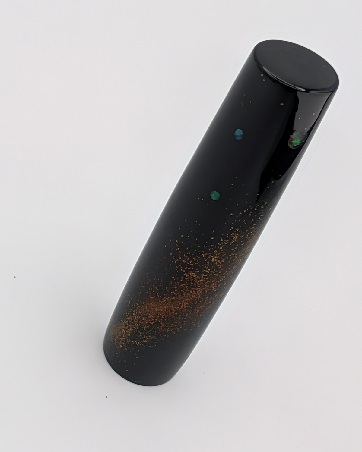 Liberum Star Shine barrel end with a gold powder nebula and green mother-of-pearl inlays