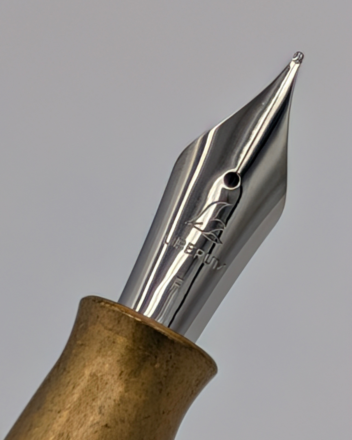 Close-up of the Liberum steel nib and tipping on the Volucris Brass Stone Washed
