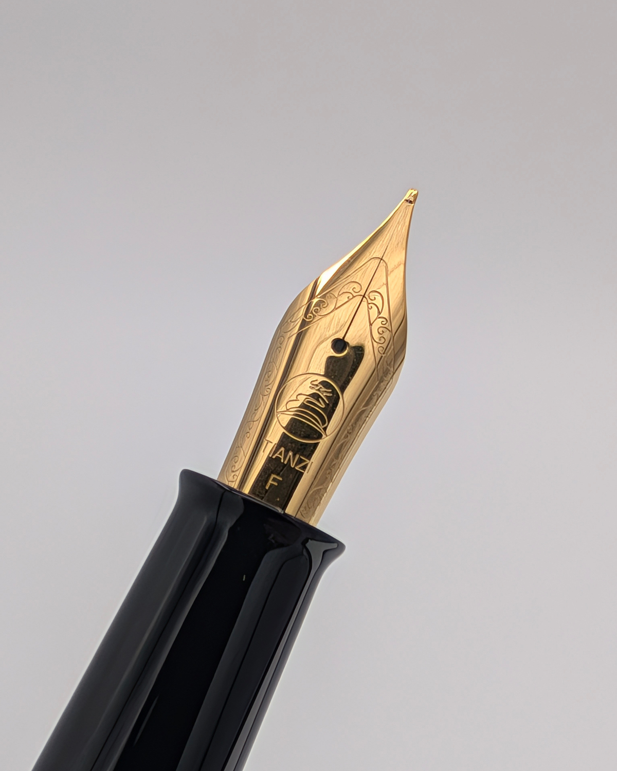 Gold-tone nib of the Liberum Star Shine fountain pen with scroll engraving